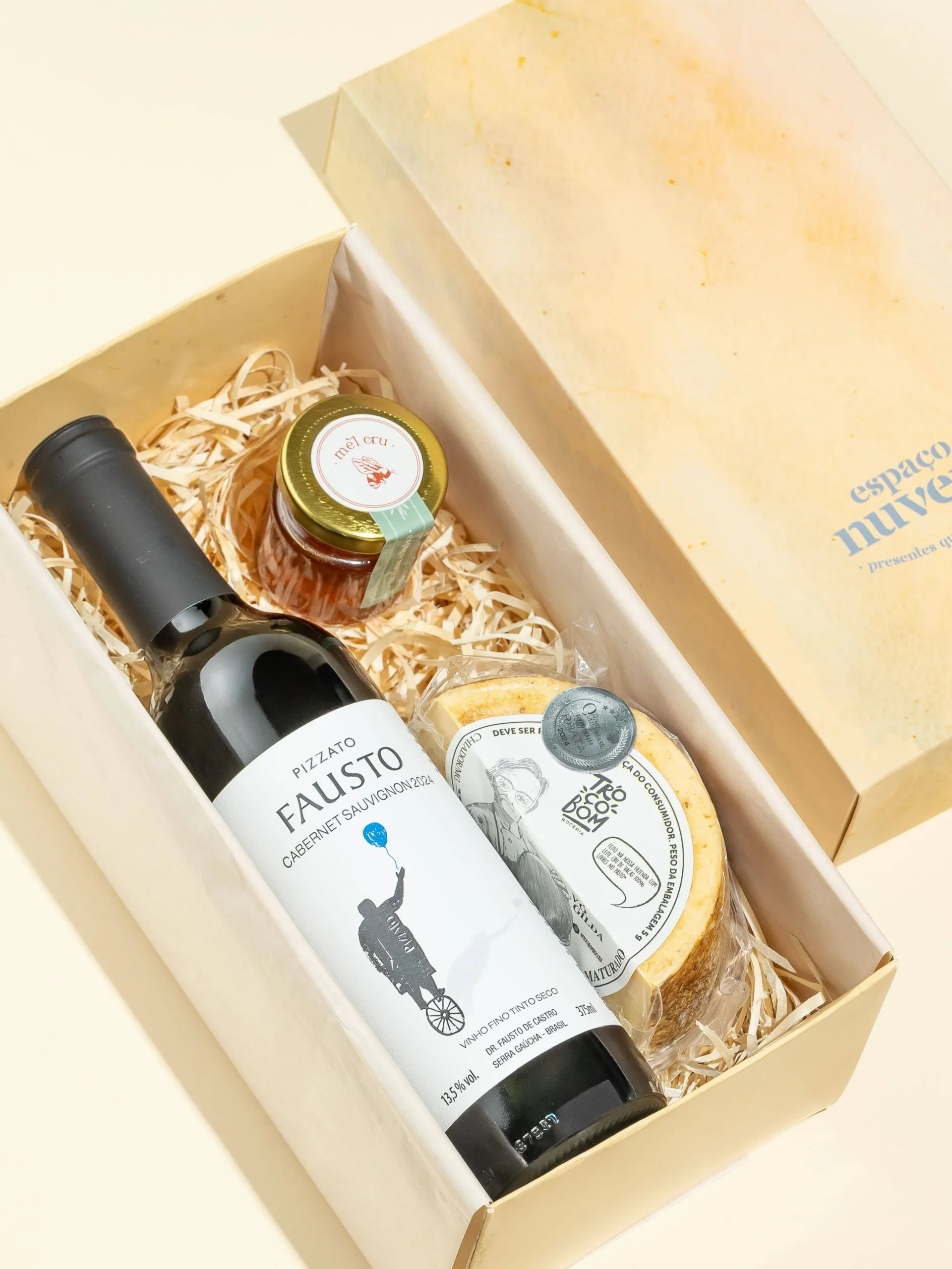 Cesta de Queijos e Vinho Lua Cheia